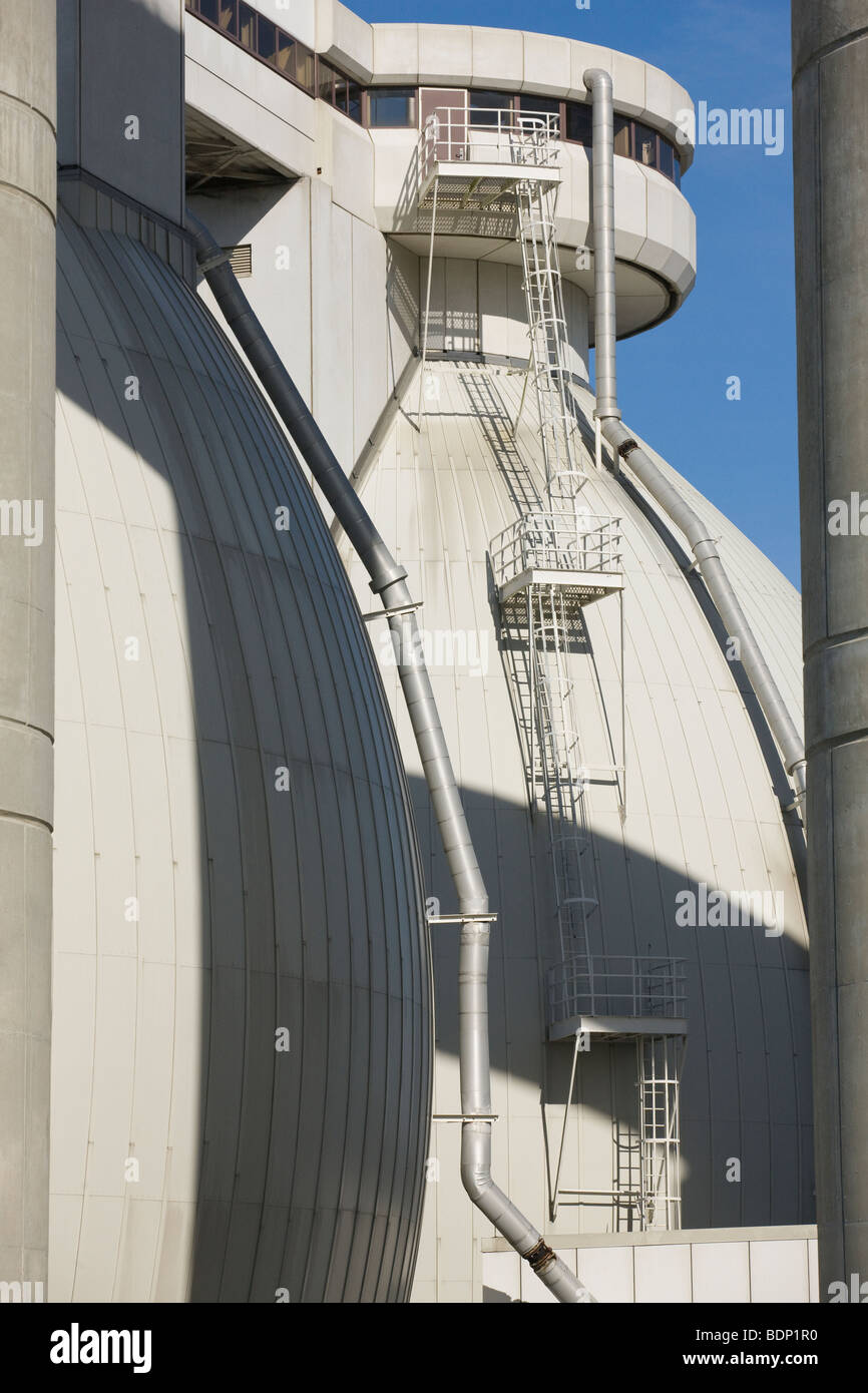 Les réservoirs de l'autoclave dans une usine de traitement de l'eau Banque D'Images