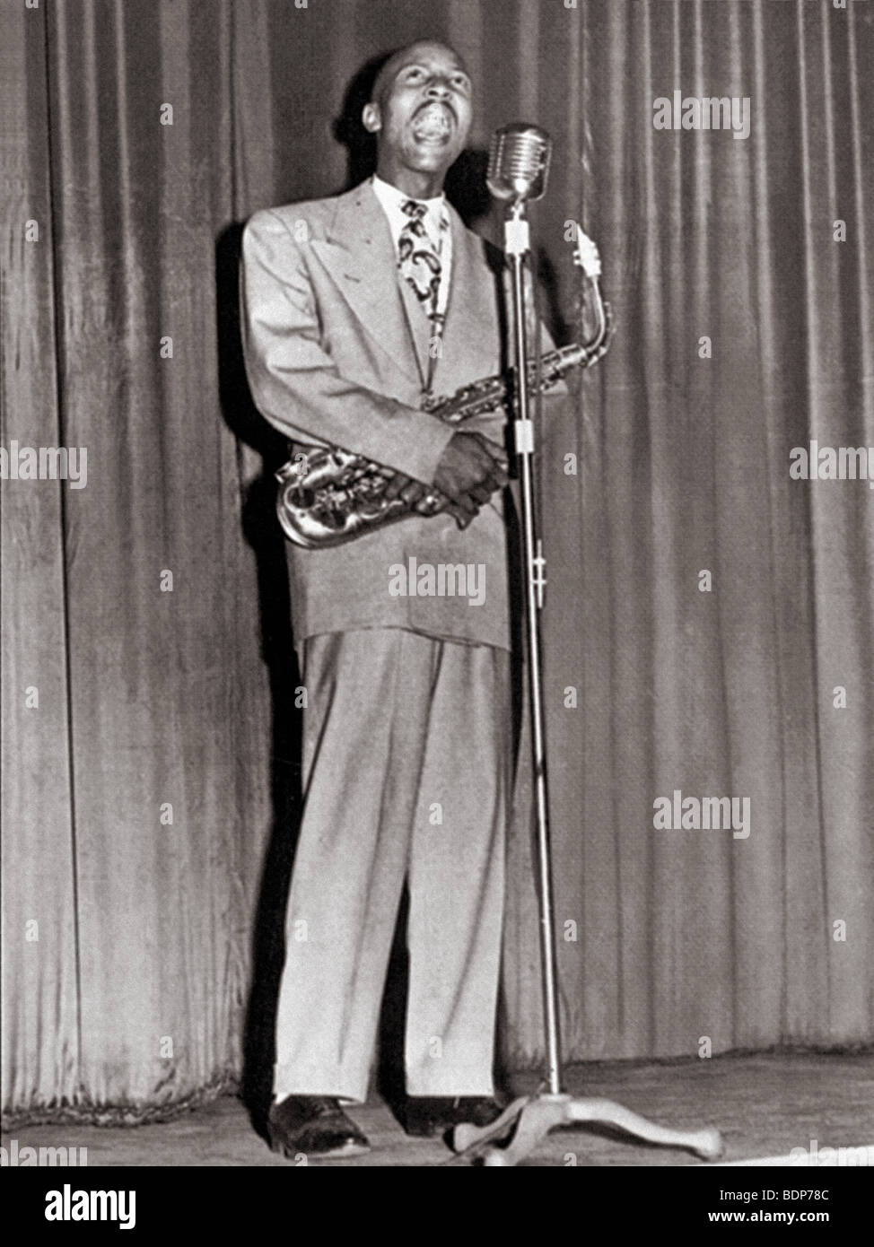 EDDIE "CLEANHEAD" VINSON - chanteur de blues américain et saxophoniste alto (1917-1988). Banque D'Images
