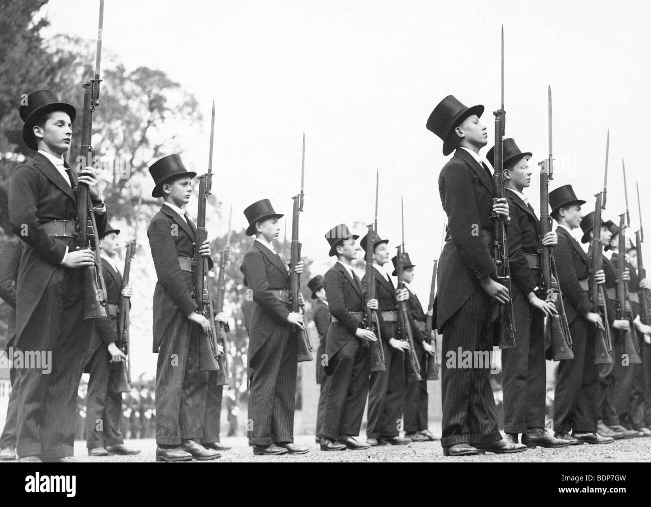 ETON COLLEGE 1940 - Chercheur invité les membres de l'ordre de l'unité de l'Armée on parade Banque D'Images