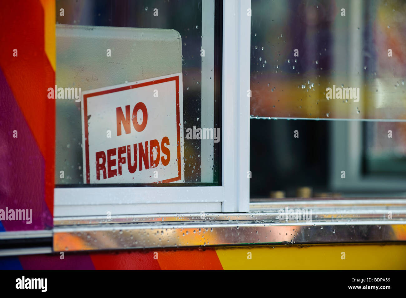 'Aucun remboursement' signe sur une fenêtre de magasin Banque D'Images