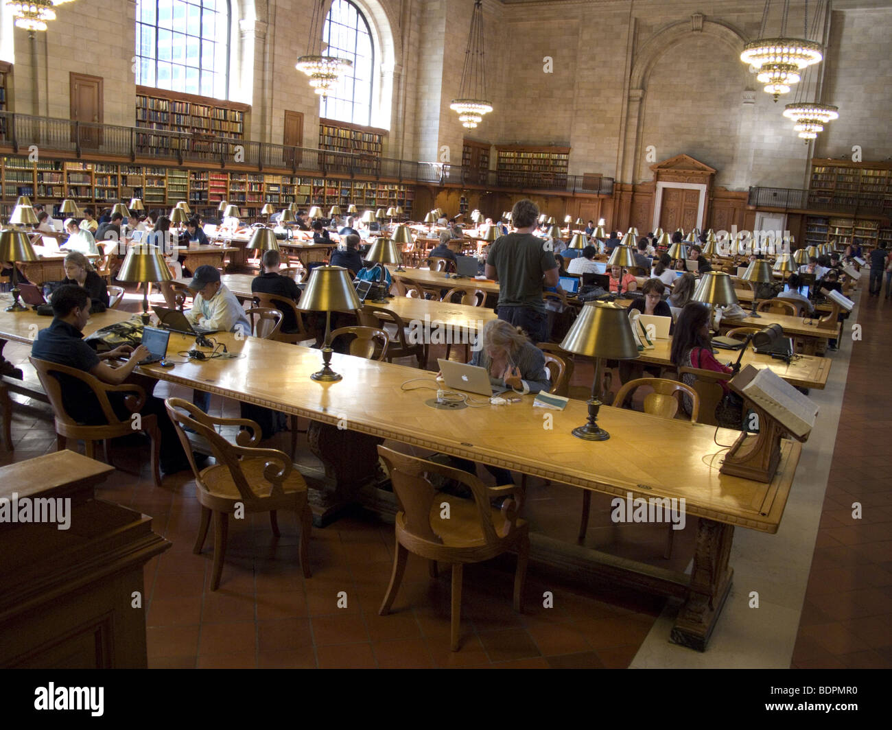 Salle de lecture de référence, New York Public Library, la 5e Avenue et 42e St. NYC Banque D'Images
