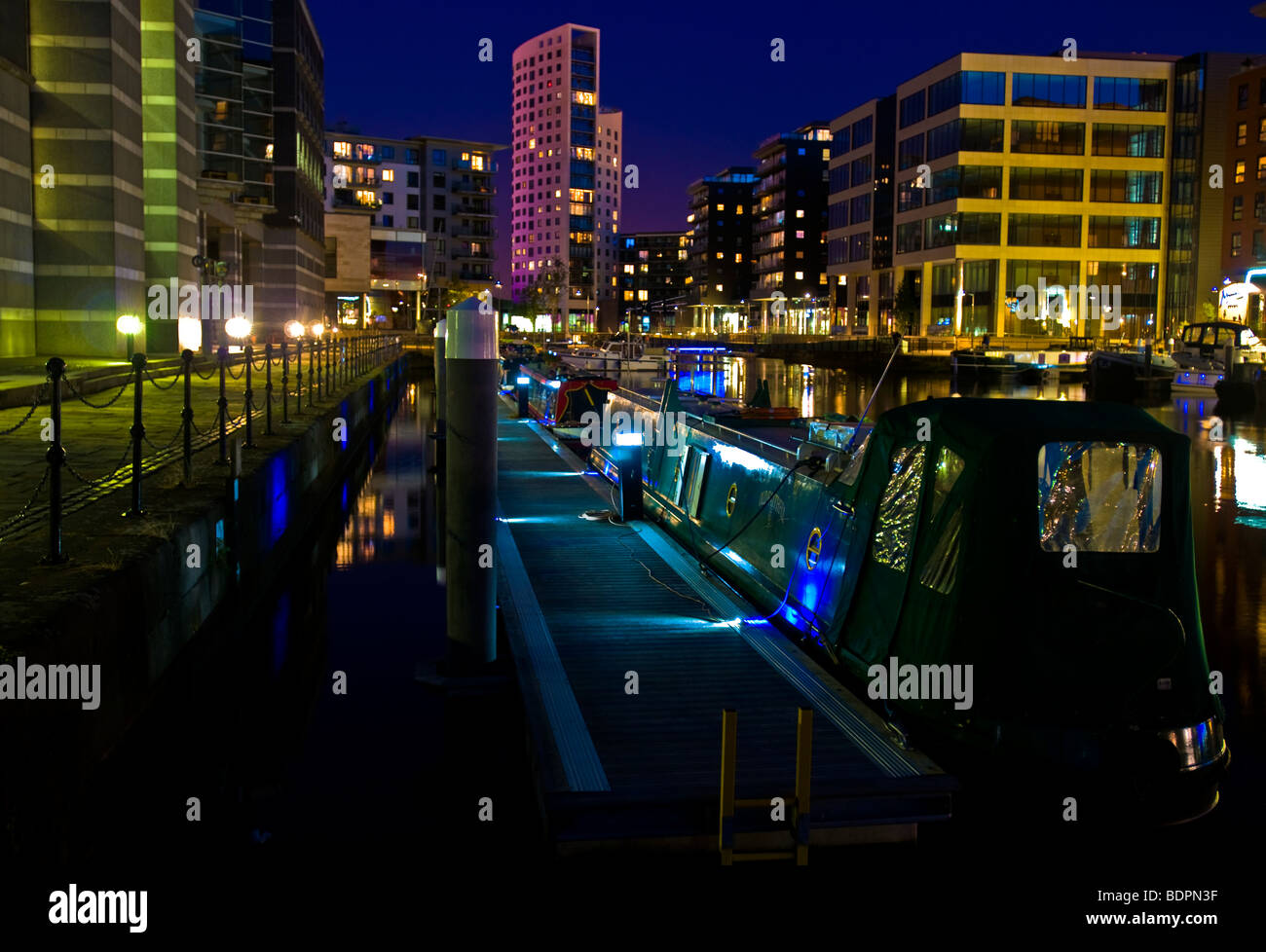 Clarence Dock, Leeds West Yorkshire, dans la nuit Banque D'Images