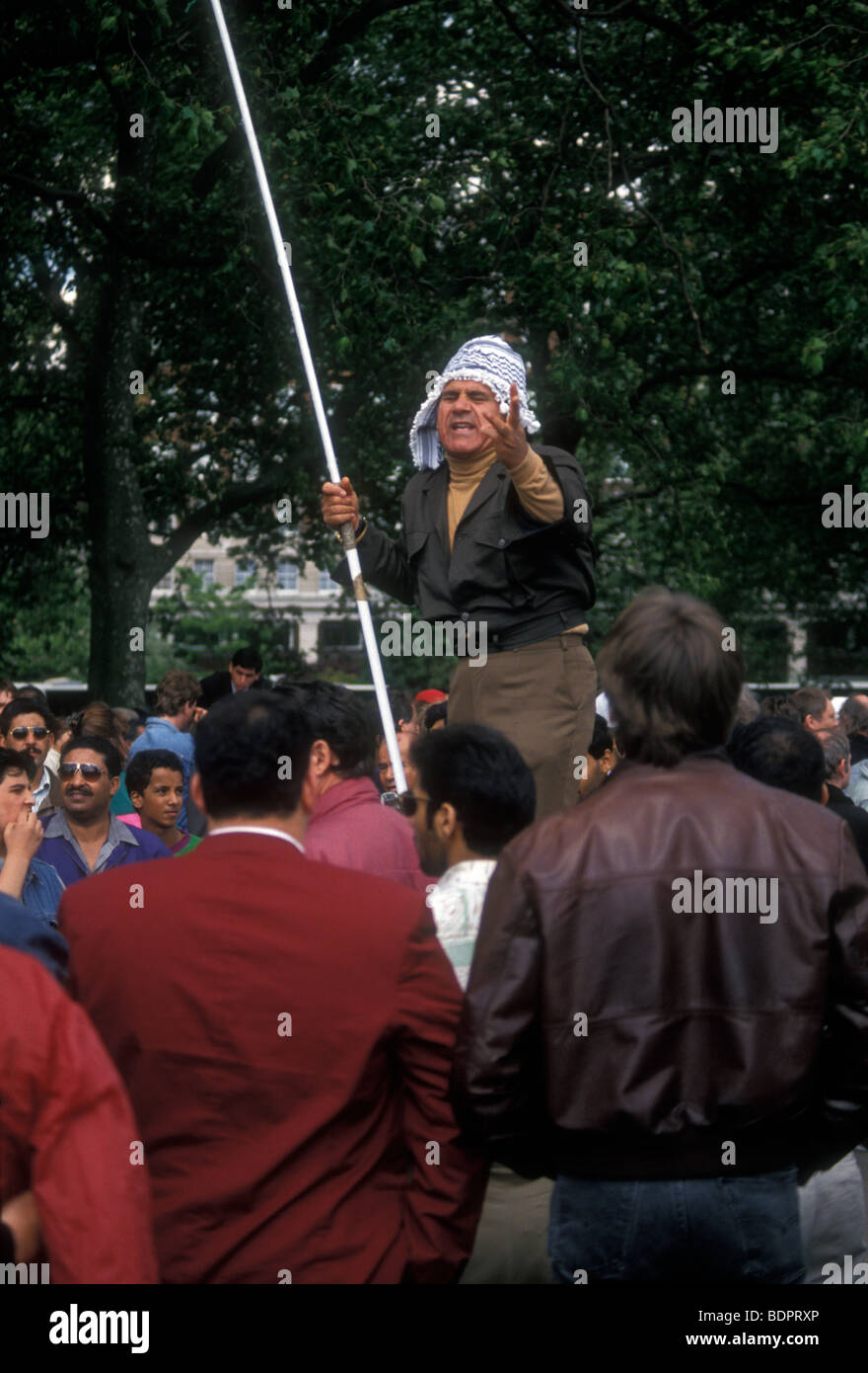 Adulte, homme, homme, liberté d'expression, activiste, manifestant, protestant, l'orateur, parlant à la foule, les spectateurs, Speakers Corner, Hyde Park, Londres, Angleterre Banque D'Images