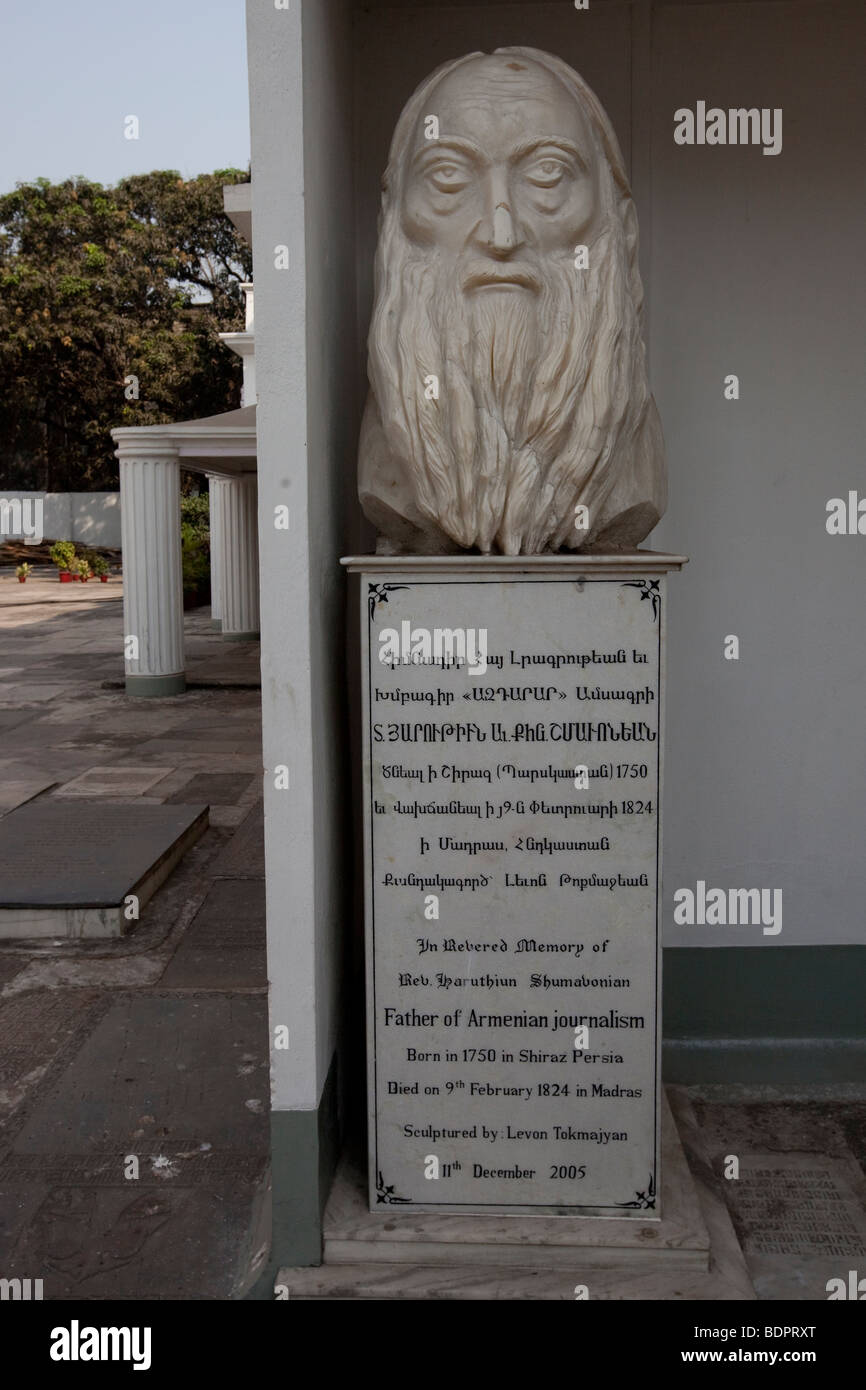 Pour Baruthiun Shumavonian Monument moderne, père de journalisme à l'arménienne l'église arménienne de Calcutta Inde Banque D'Images