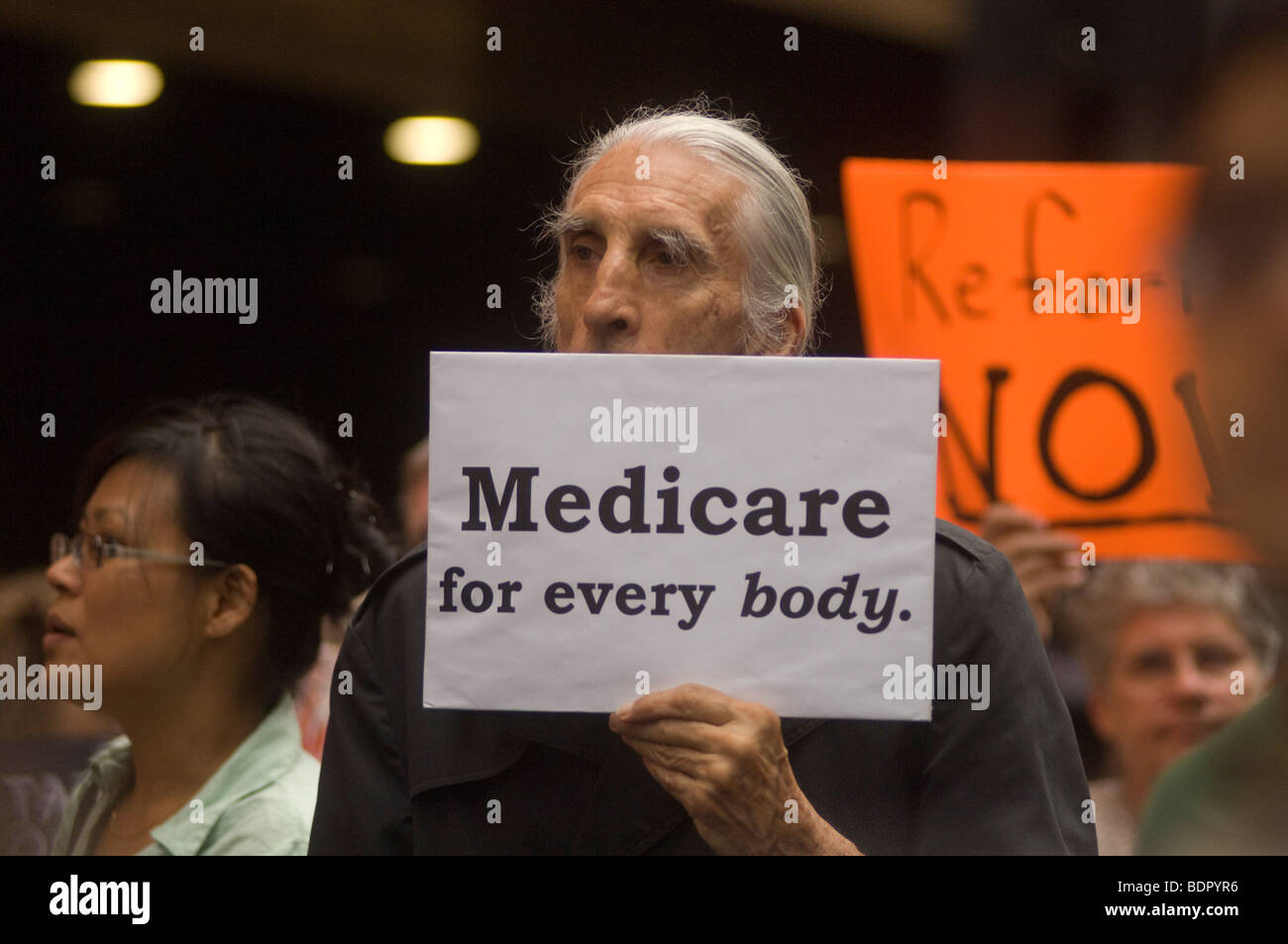 Des milliers de partisans de la réforme des soins de santé se réunissent à Times Square à New York Banque D'Images