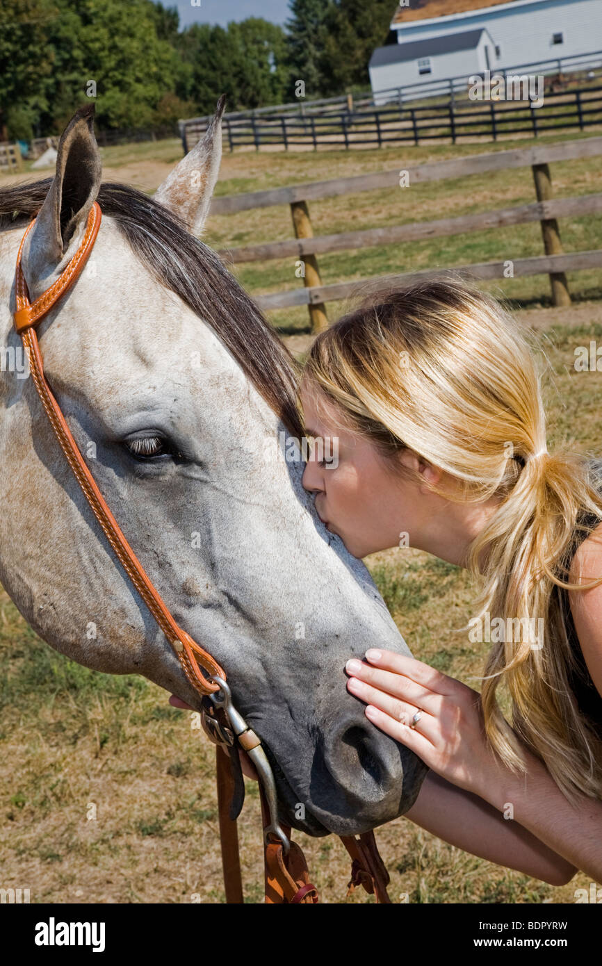 Femme Se Fais Baiser Par Un Cheval
