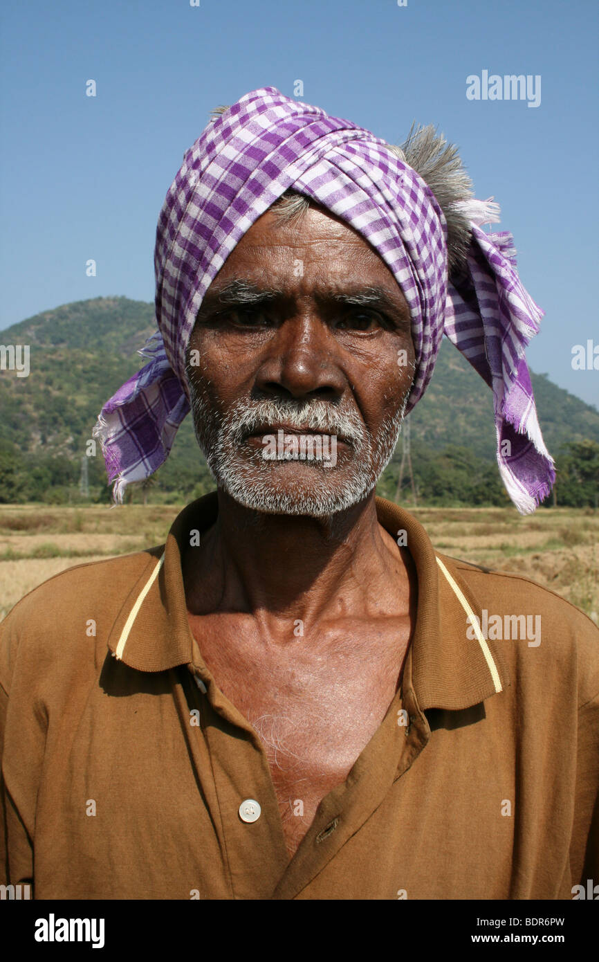 Portrait d'un homme Orissan Rural Type portant un foulard Banque D'Images