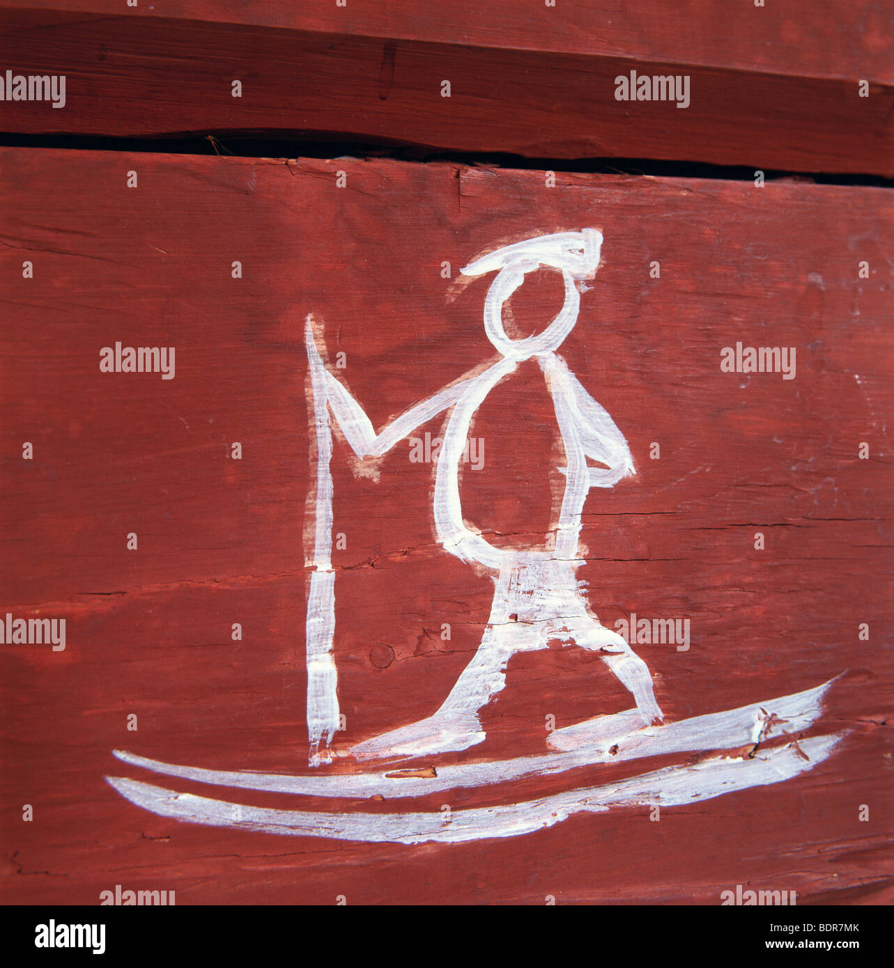 Skieur peint sur un mur, en Suède. Banque D'Images