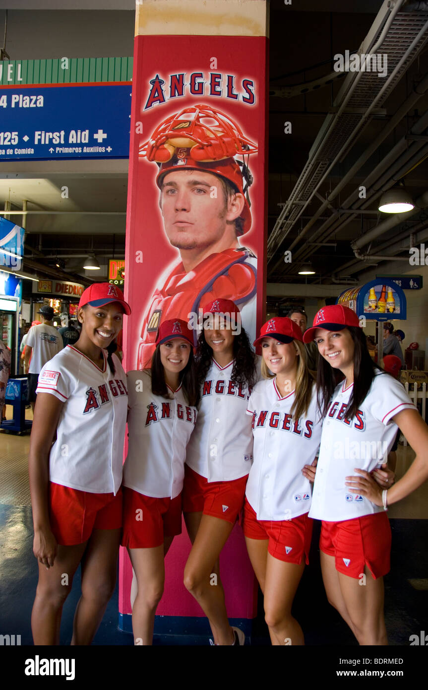 Bravo les filles au Angel Stadium à Anaheim, CA Banque D'Images