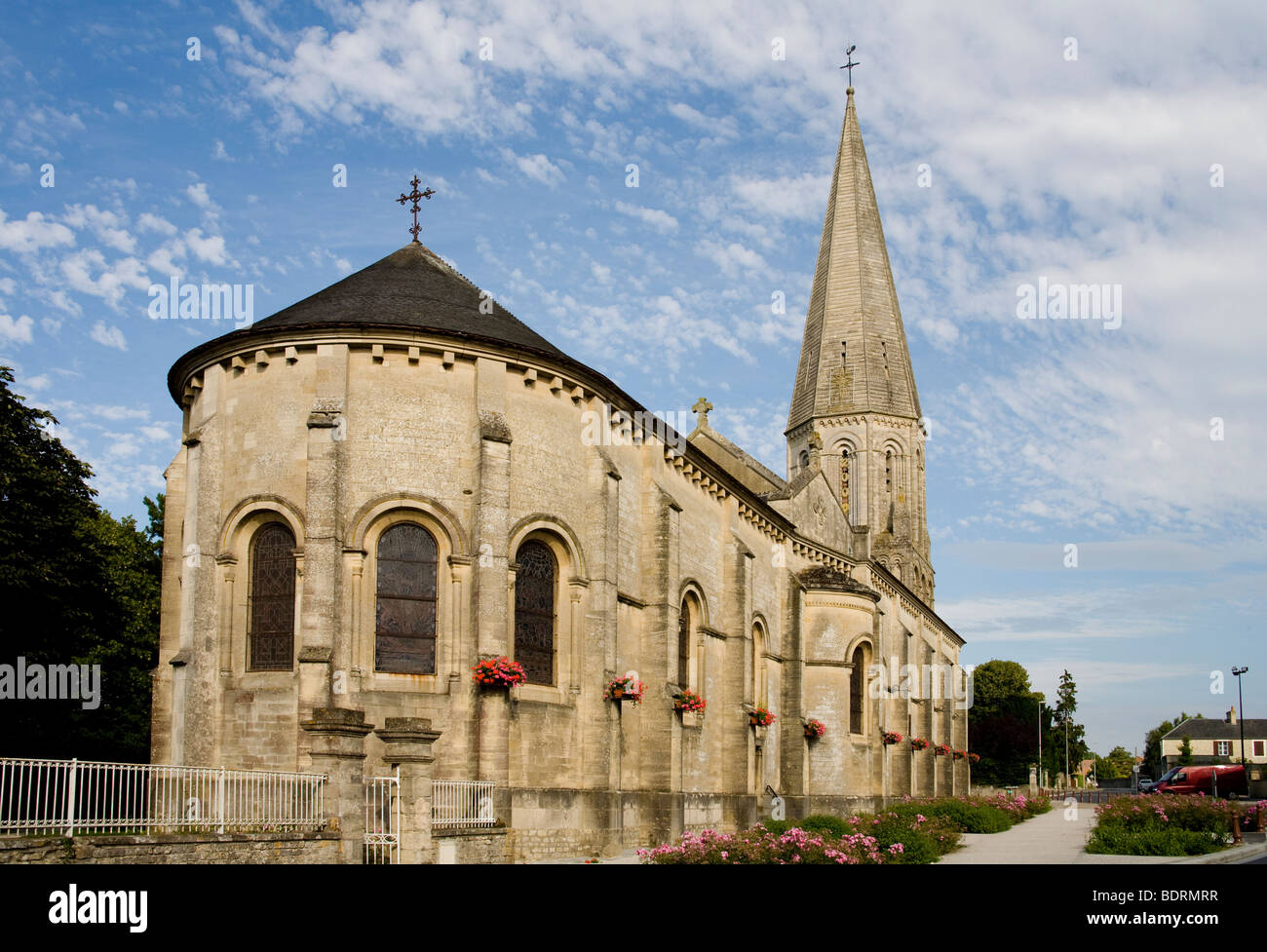 L'église de l'Eglise Saint Aignan dans le village normand de Trevieres. Banque D'Images