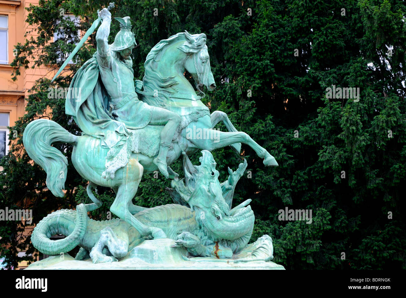 Zagreb, Croatie. Statue de Saint Georges et du Dragon (par Anton Dominik Ritter von Fernkorn - 1853) à Trg marsala Tita (place Maréchal Tito) Banque D'Images