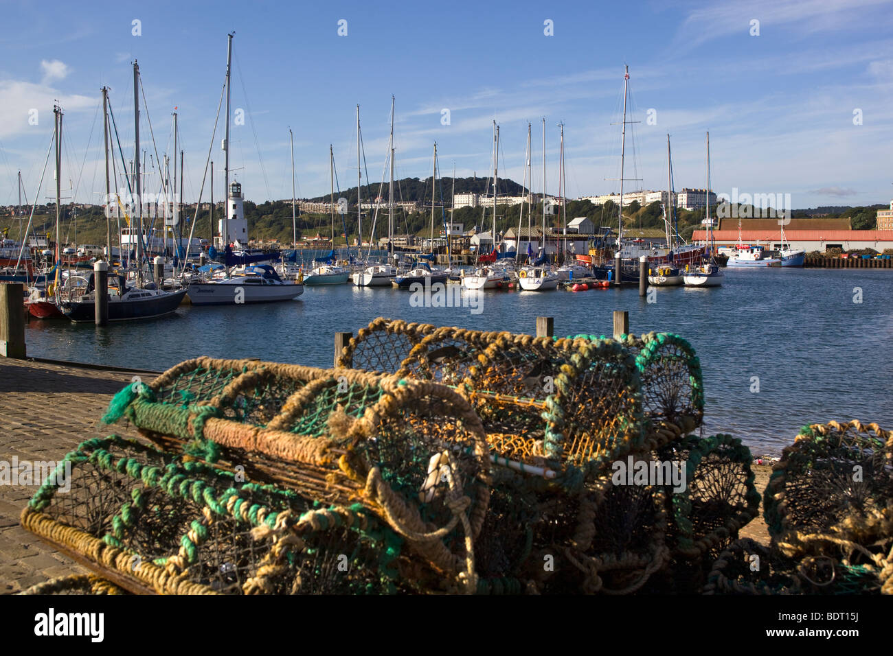 Avant-port avec des filets de pêche Scarborough North Yorkshire Banque D'Images