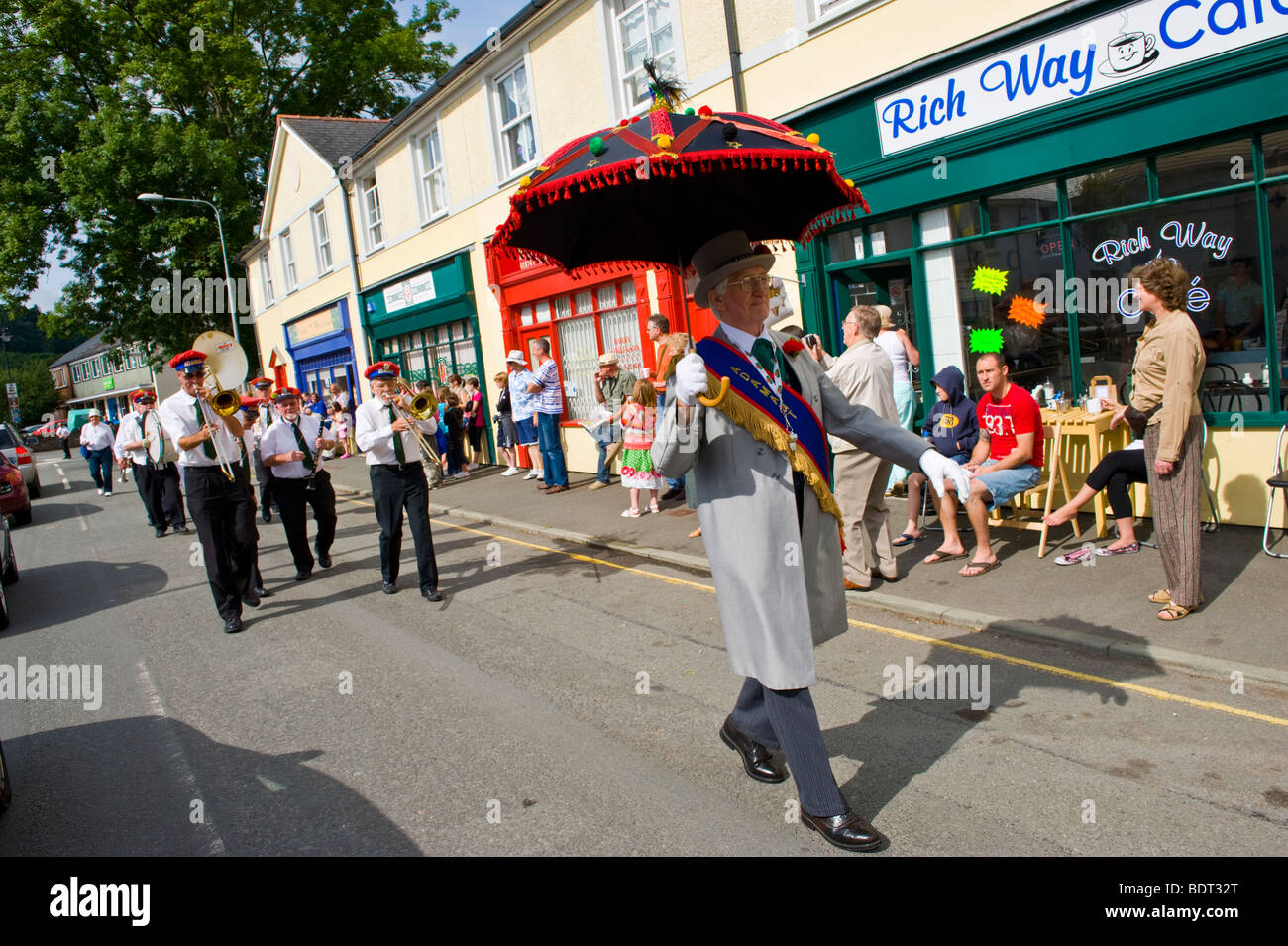 Adamant Marching Jazz Band parade dans les rues au cours de Brecon Jazz Festival UK Banque D'Images