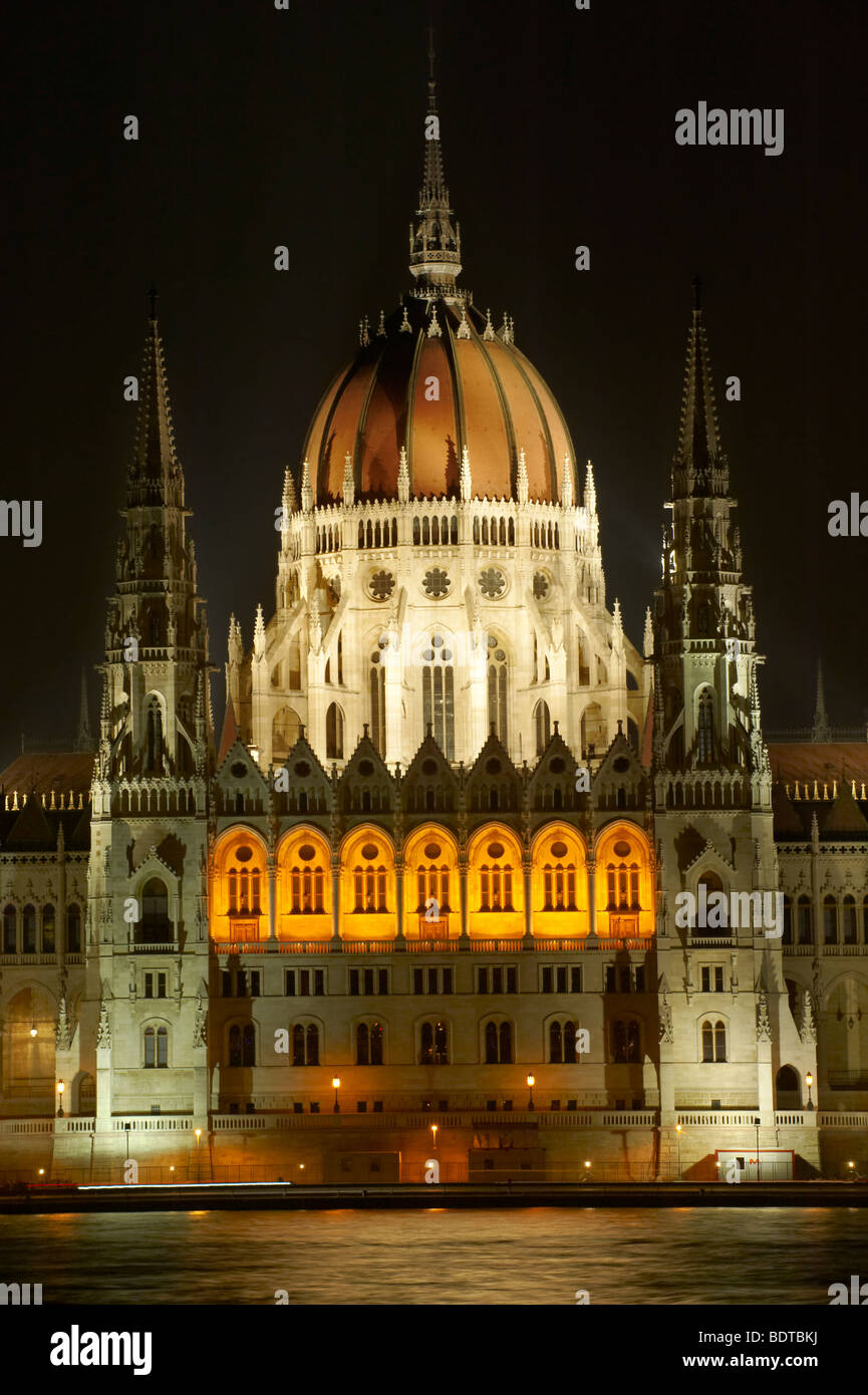 Le Parlement hongrois building at night - Budapest - Hongrie Banque D'Images