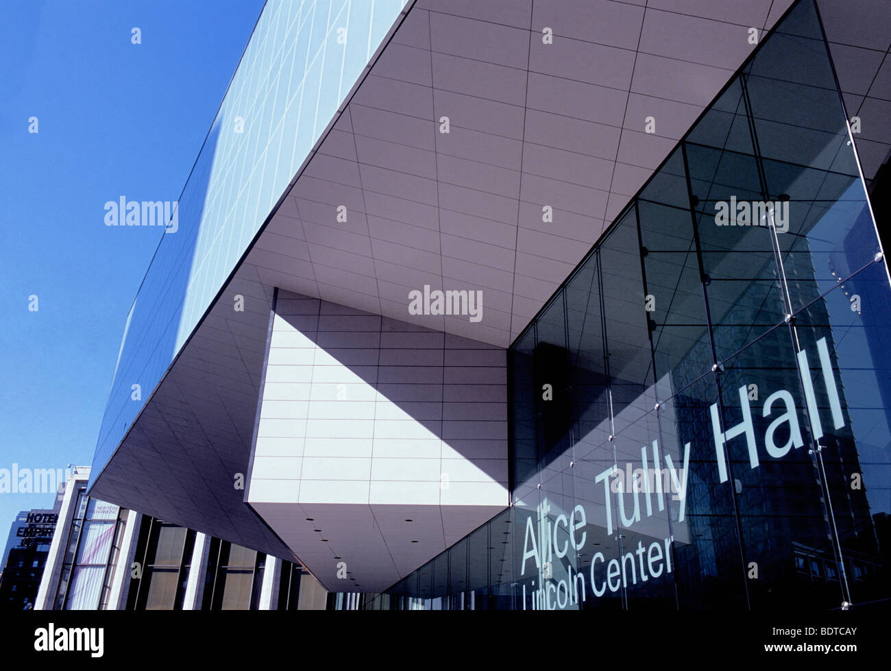 New York Alice Tully Hall Lincoln Center for the Performing Arts Deutsche Bank Centre on Columbus Circle, New York, Etats-Unis. Salle de concert, Culture. Banque D'Images