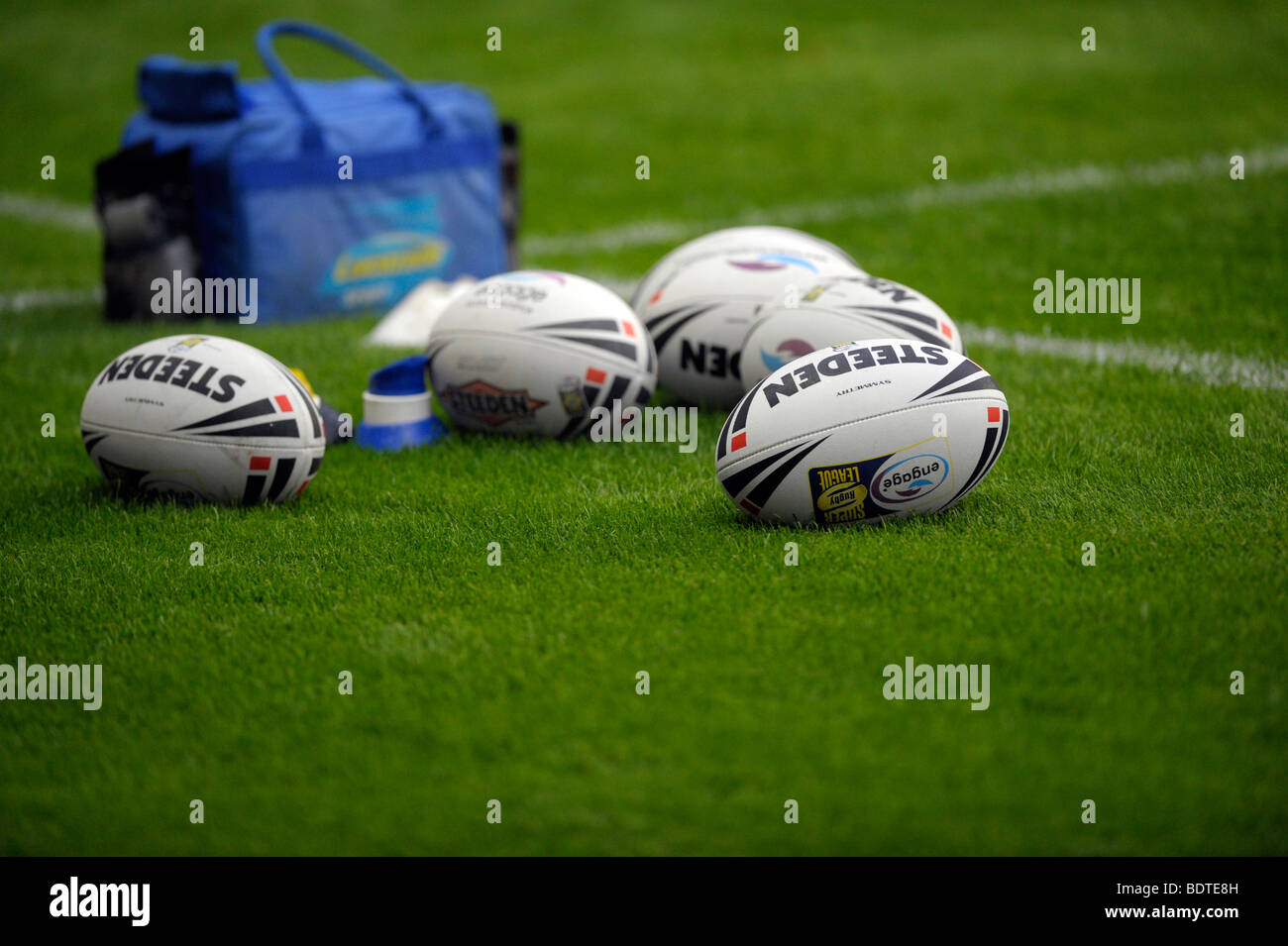 Balles de rugby Banque de photographies et d'images à haute résolution -  Alamy
