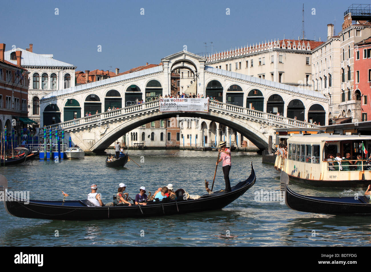 Ponte di Rialto (Pont du Rialto) sur le Grand Canal, Venise, Italie Banque D'Images