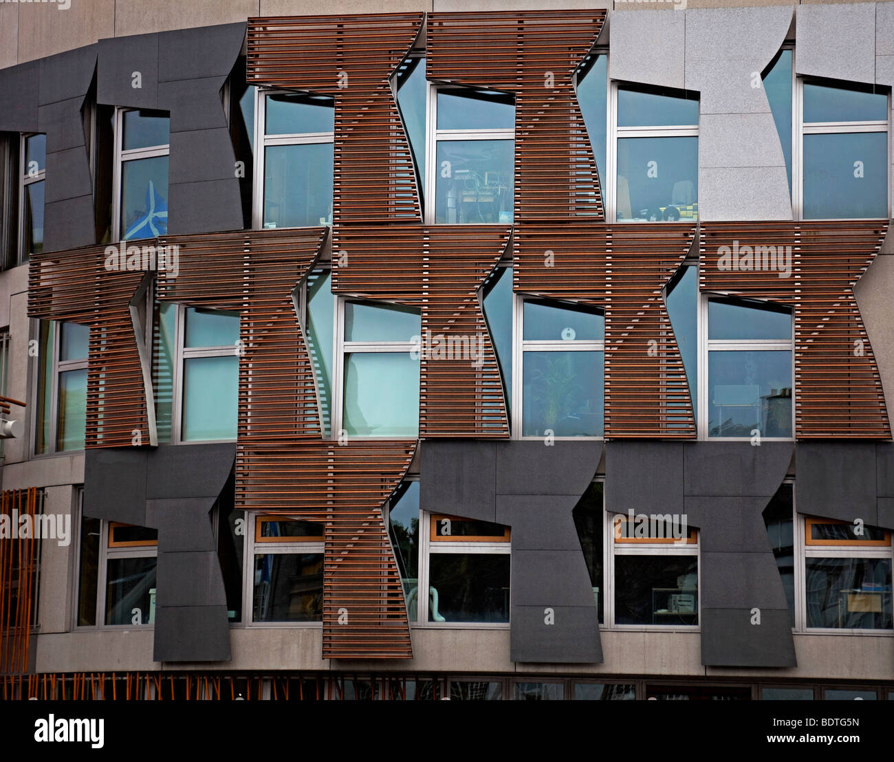 Fenêtres du parlement écossais, Holyrood, Édimbourg, Écosse, Royaume-Uni, Europe Banque D'Images