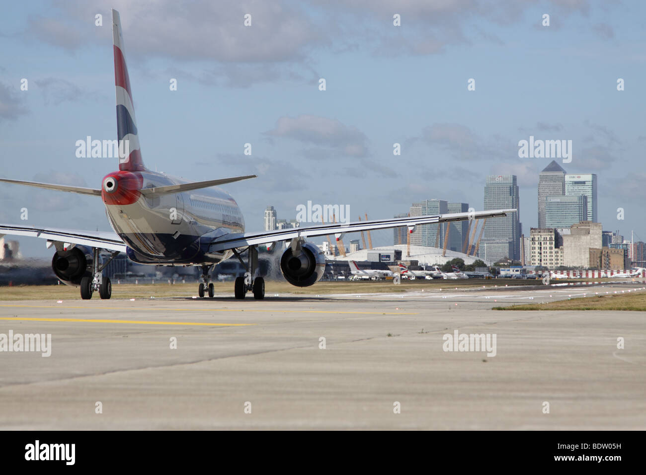 British Airways Airbus A318 se prépare pour le décollage de l'aéroport de London City Banque D'Images