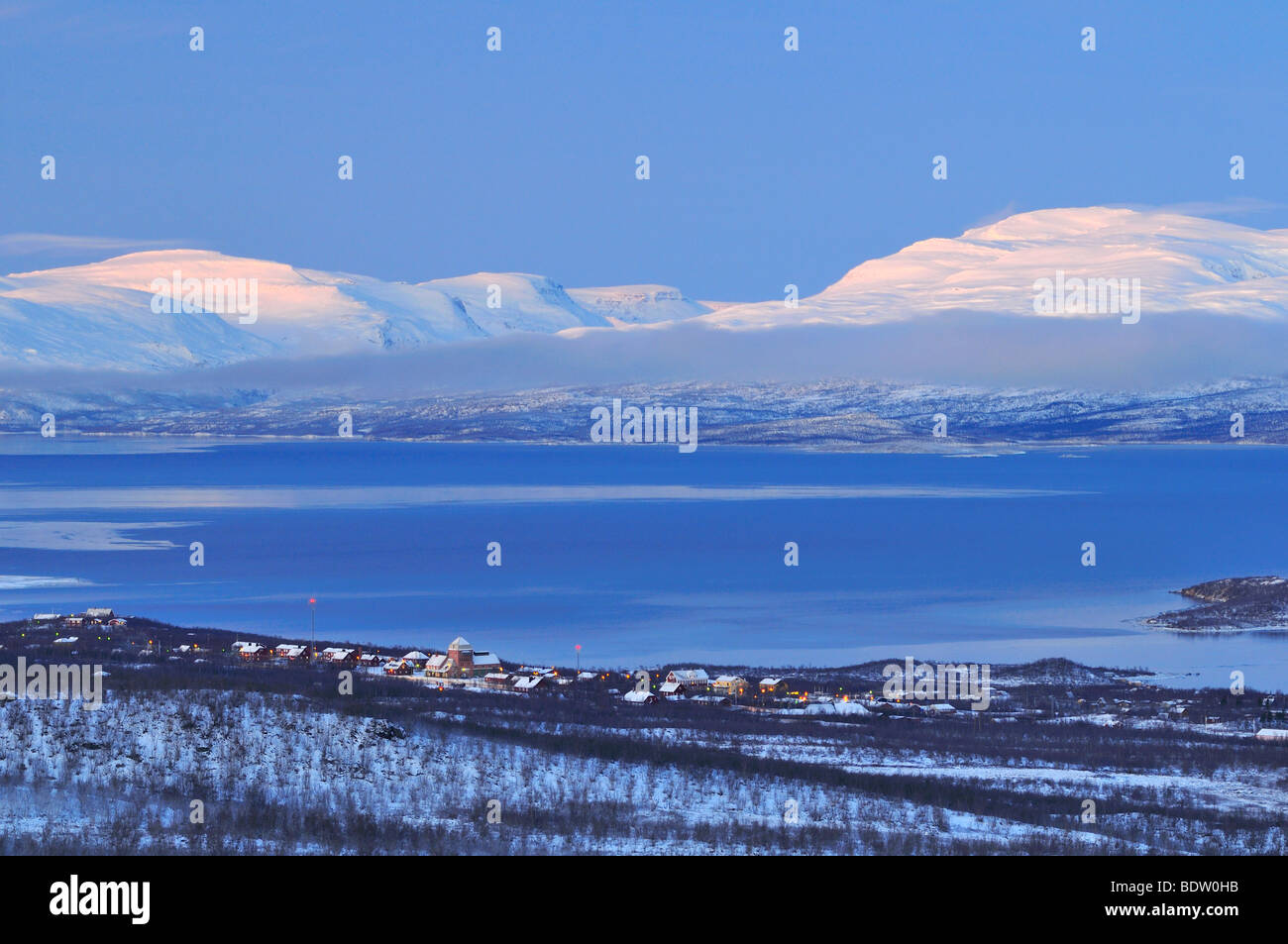 Blick auf abisko suis voir tornetraesk, Laponie, Norrbotten, Schweden, vue sur le lac à absiko tornestraesk, Laponie, Suède Banque D'Images