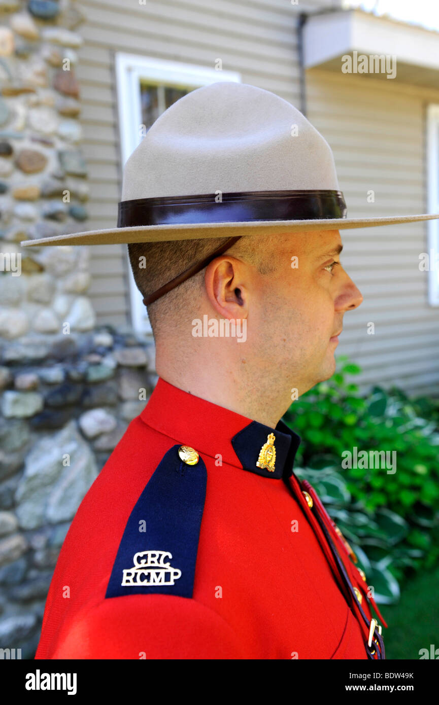 Les gendarmes en uniforme de parade patriotique Banque D'Images