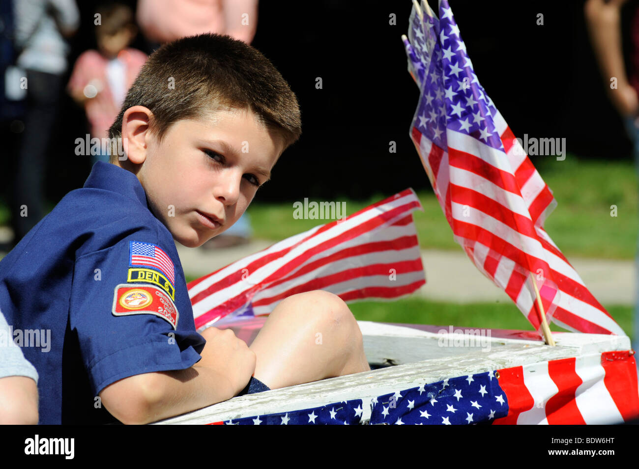 Cub Scout dans défilé patriotique Banque D'Images