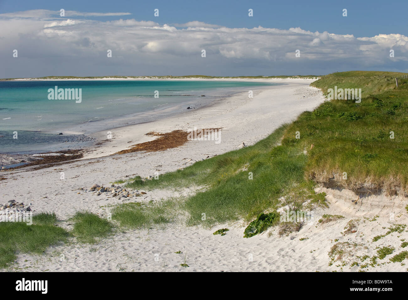 La plage de sable de corail à Kildonan (Cill Donnain) sur l'île de South Uist. Îles de l'Ouest, de l'Écosse. Banque D'Images