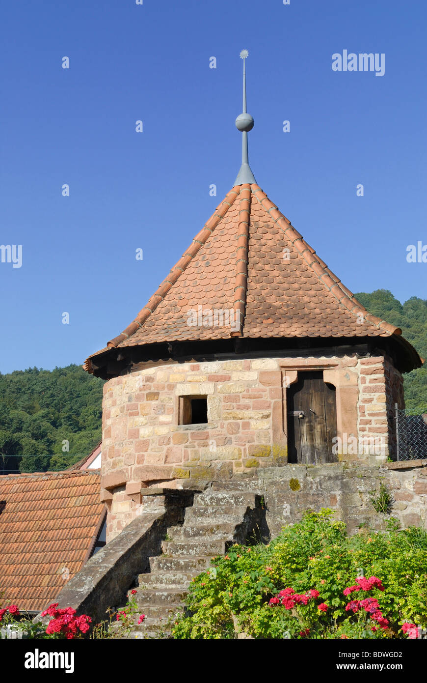 Tour d'une structure défensive médiévale d'une église fortifiée, Doerrenbach, Palatinat, Rhénanie-Palatinat, Allemagne, Europe Banque D'Images