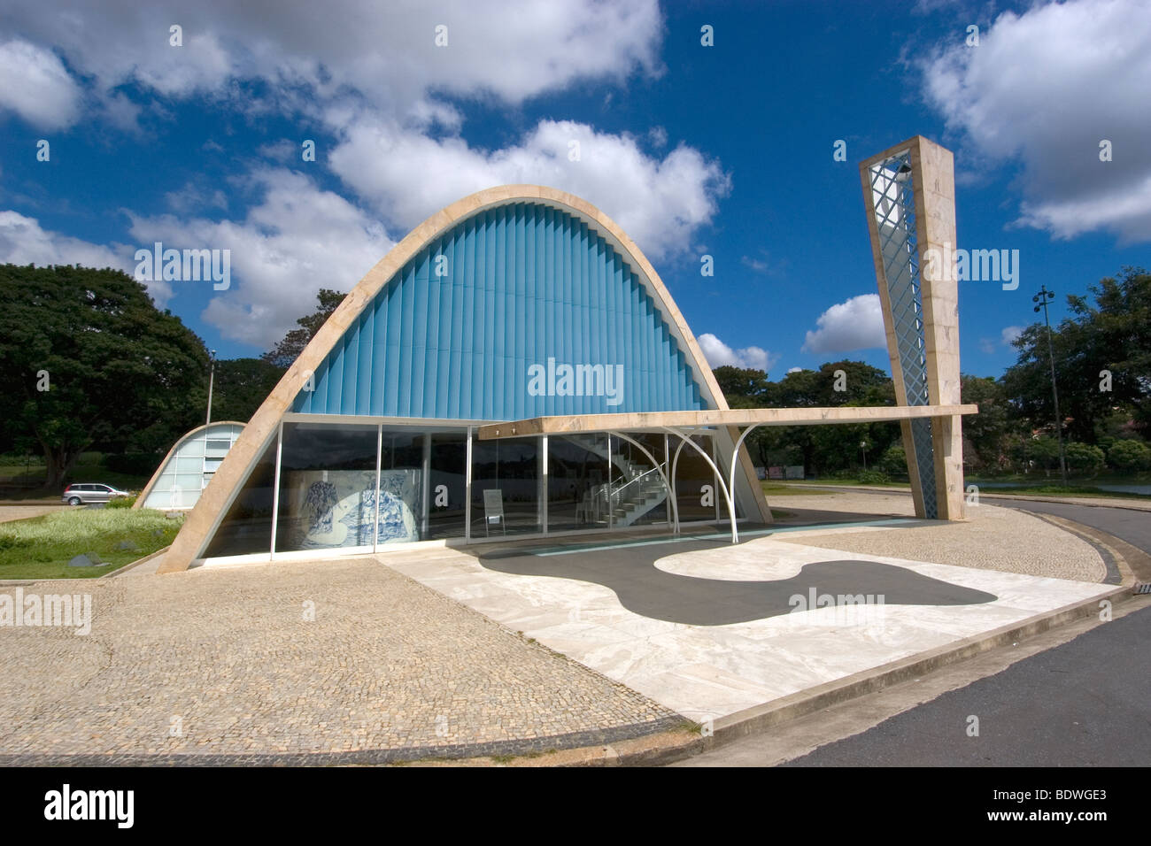 À l'église de Pampulha, un Lac Pampulha de Belo Horizonte historique construit par le célèbre architecte Oscar Niemeyer, Minas Gerais, Brésil Banque D'Images