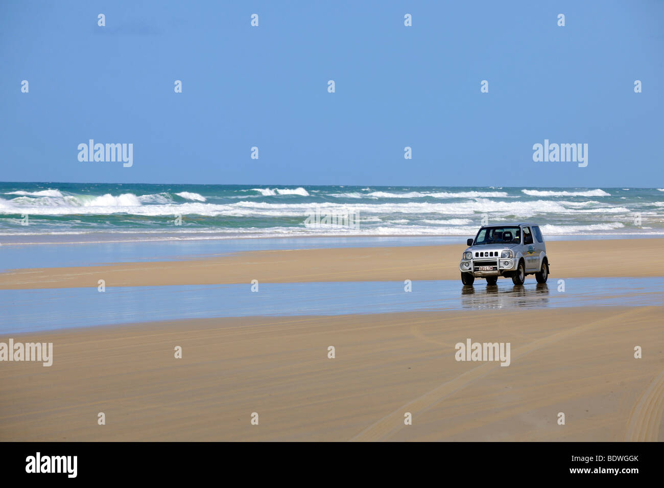 Soixante-quinze Mile Beach, une autoroute officielle pour véhicules 4X4, l'UNESCO Site du patrimoine naturel mondial, Fraser Island, Great Sandy N Banque D'Images