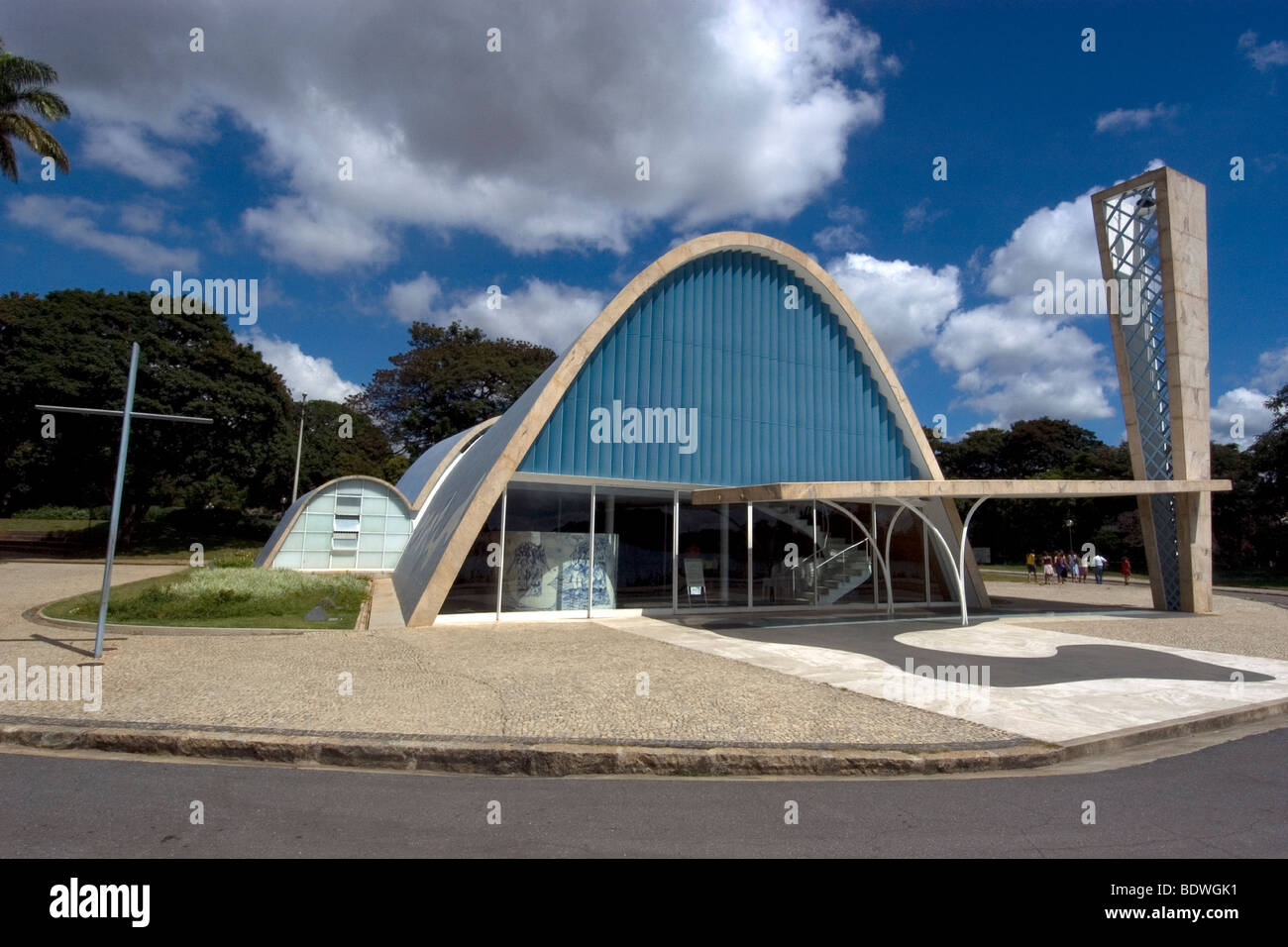 Église de Pampulha au lac de Pampulha, un monument de Belo Horizonte construit par le célèbre architecte Oscar Niemeyer, Minas Gerais, Brésil Banque D'Images