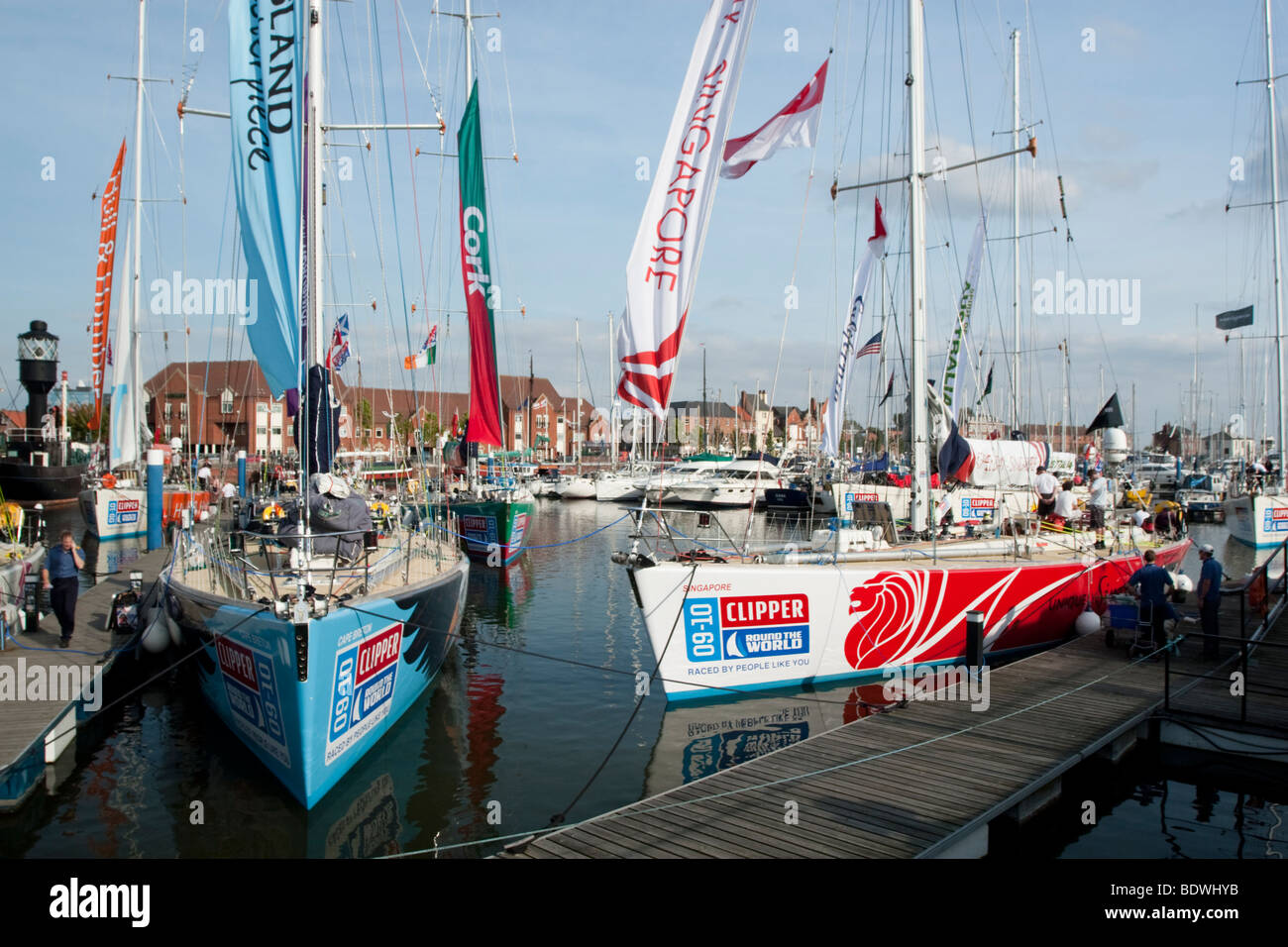 Yachts dans le port de plaisance de Hull la préparation de la Clipper Round the World Yacht Race 09-10. Banque D'Images