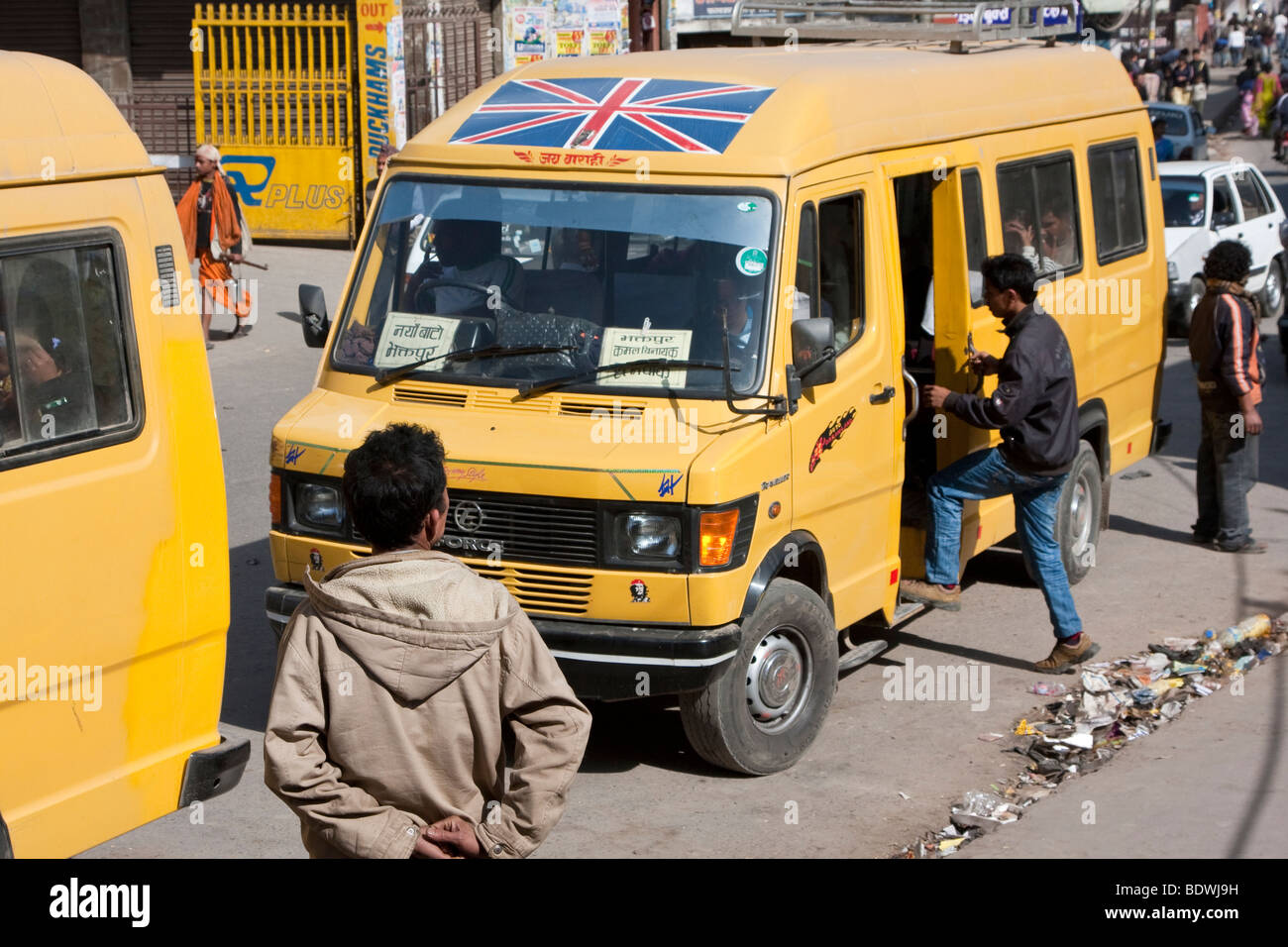 Katmandou, Népal. Des minibus de transport de la ville. Banque D'Images