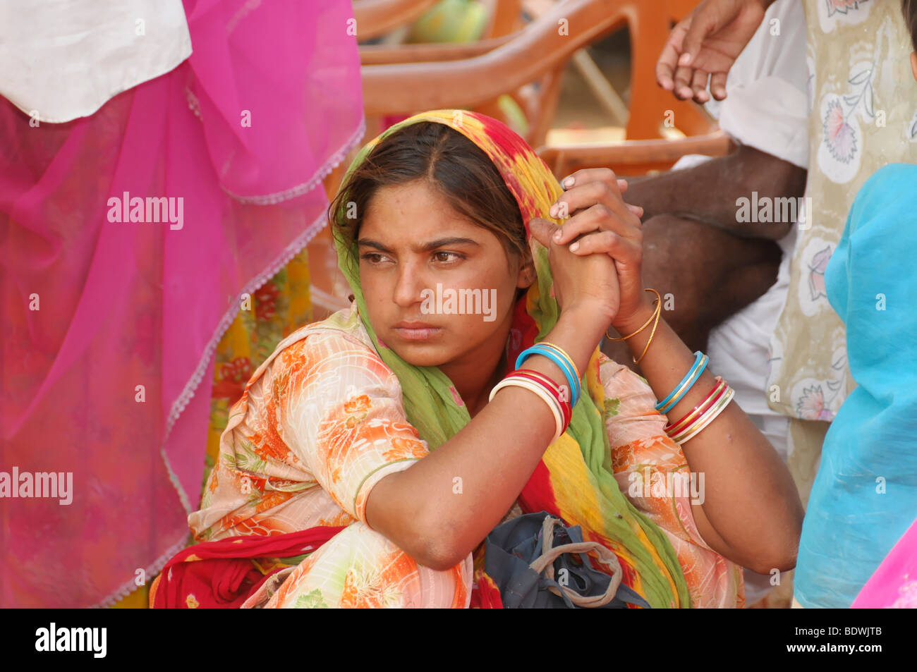 Jeune femme indienne, Pushkar Mela, Pushkar, grandes et marché aux chameaux, Rajasthan, Inde du nord, l'Asie Banque D'Images
