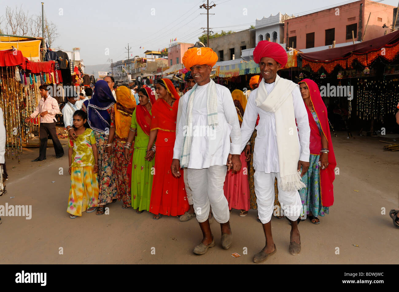 La famille indienne, Pushkar Mela, Pushkar, grandes et marché aux chameaux, Rajasthan, Inde du nord, l'Asie Banque D'Images