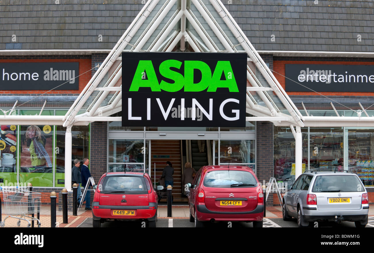 L'avant d'une succursale de l'ASDA Living Banque D'Images