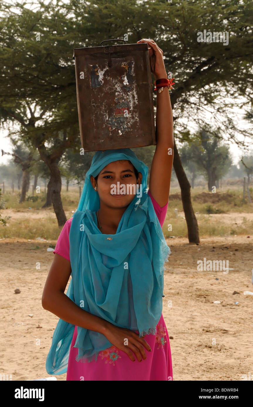 Jeune femme indienne, Bikaner, Rajasthan, Inde du nord, l'Asie Banque D'Images