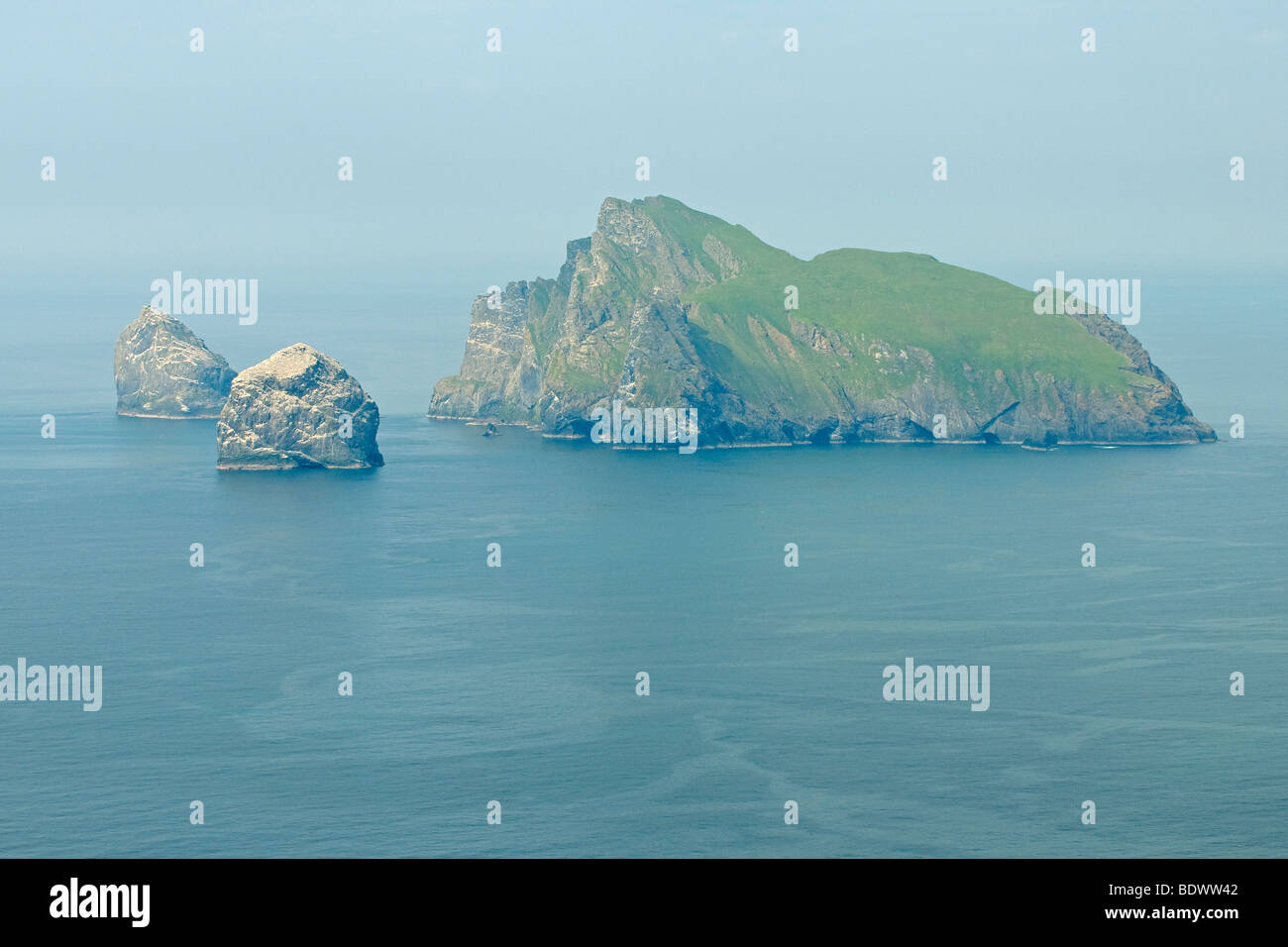 Îles de Boreray, Stac Stac Lee et un Armin dans l'archipel de Saint Kilda, l'Écosse. Vu de l'île de hirta. Banque D'Images