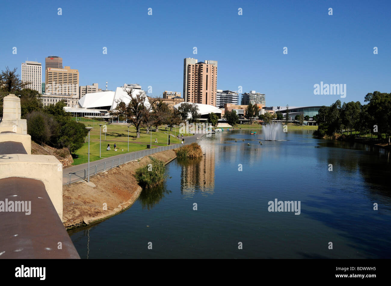 Parc de Tarindanya WOMMA et rivière Torrens à Adélaïde, en Australie Banque D'Images