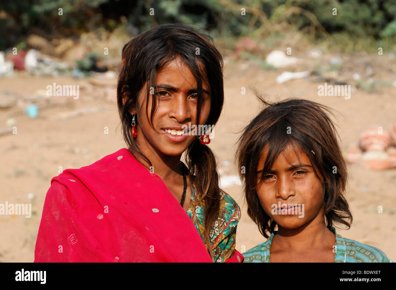 Les jeunes filles indiennes, Pushkar Mela, Pushkar, grandes et marché aux chameaux, Rajasthan, Inde du nord, l'Asie Banque D'Images