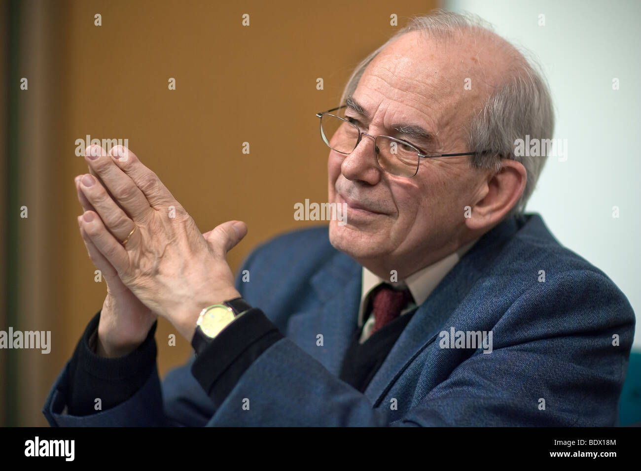 Michel Camdessus, qui a été directeur général du Fonds monétaire international de 1987 à 2000, parlant à Colmar, France Banque D'Images