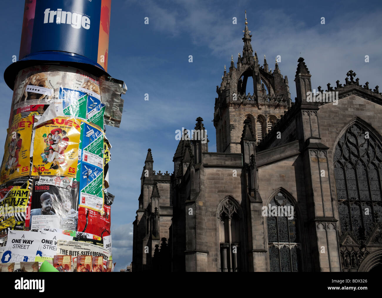 Festival Fringe d'affiches et la cathédrale St Giles, Ecosse, Royaume-Uni, Europe Banque D'Images