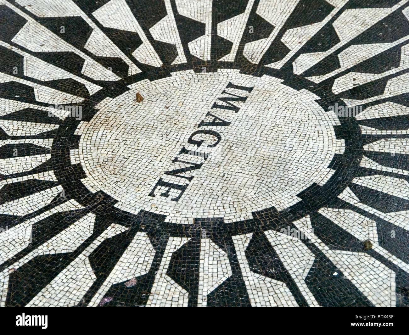 Close up de la photographie noir et blanc 'Imagine' à mosaïque de Strawberry Fields à Central Park, New York City USA Banque D'Images