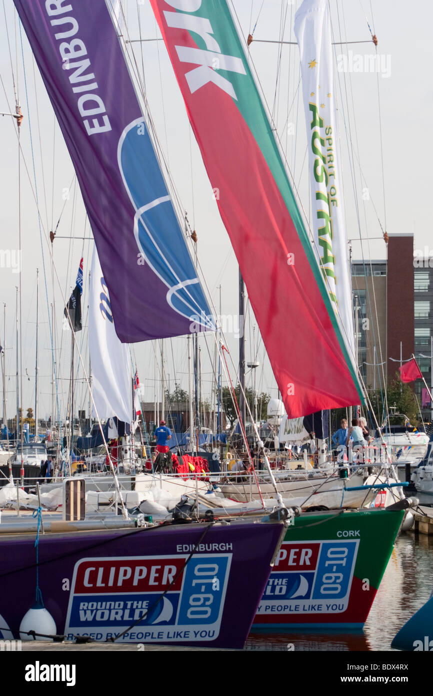 Yachts dans le port de plaisance de Hull se préparer pour le début de la Clipper Round the World Race 09-10 Banque D'Images