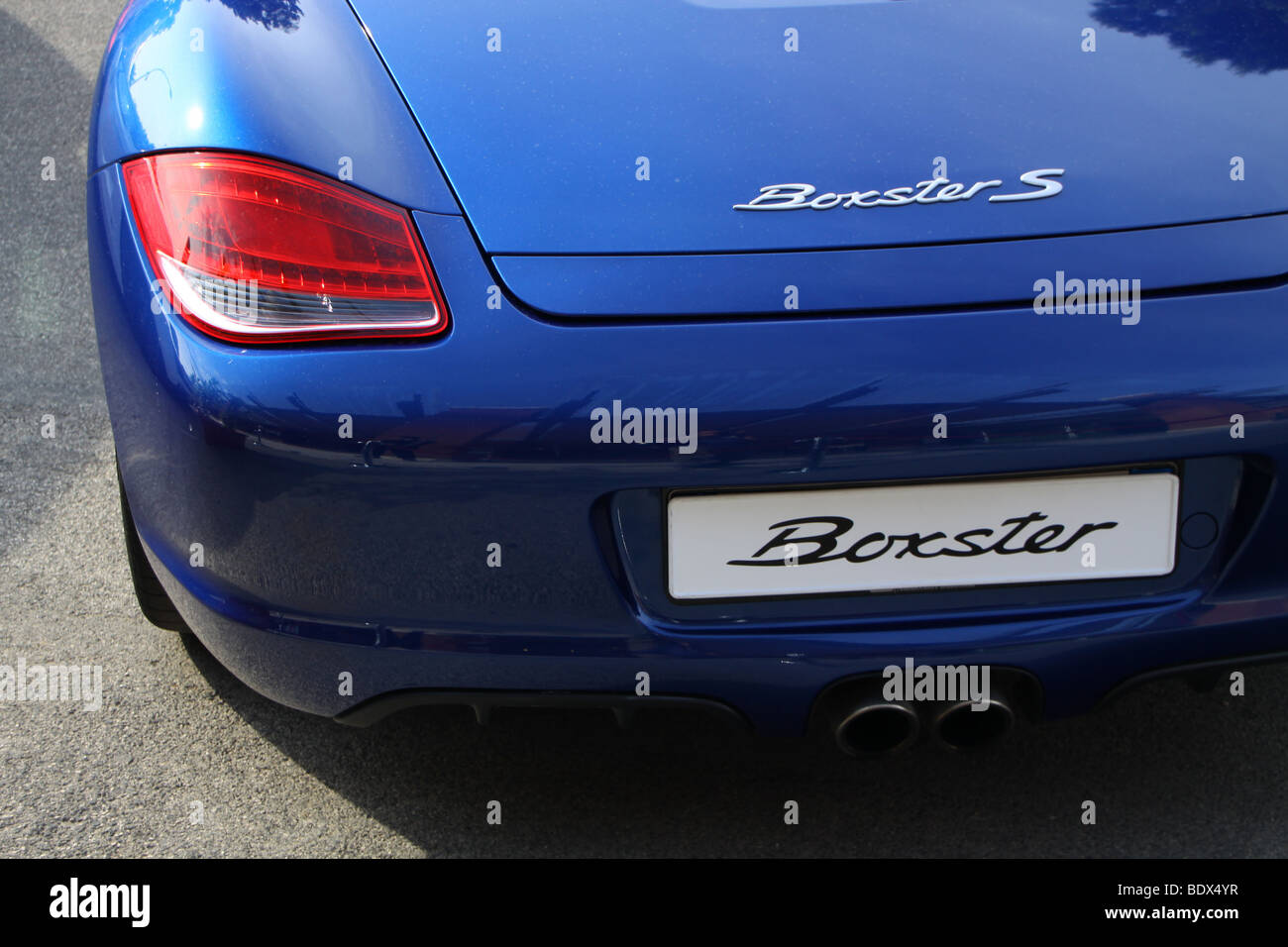 Arrière d'une Porsche Boxster S bleu Banque D'Images