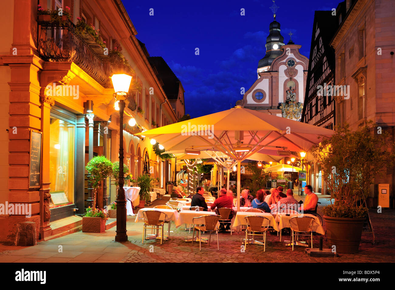 Place de l'église de Sankt Martinskirche Eglise Saint-Martin, Ettlingen, Forêt Noire, Bade-Wurtemberg, Allemagne, Europe Banque D'Images