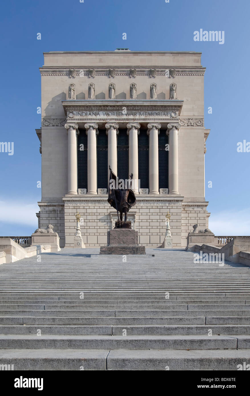 Indianapolis, Indiana - Le monde de l'Indiana War Memorial. Banque D'Images