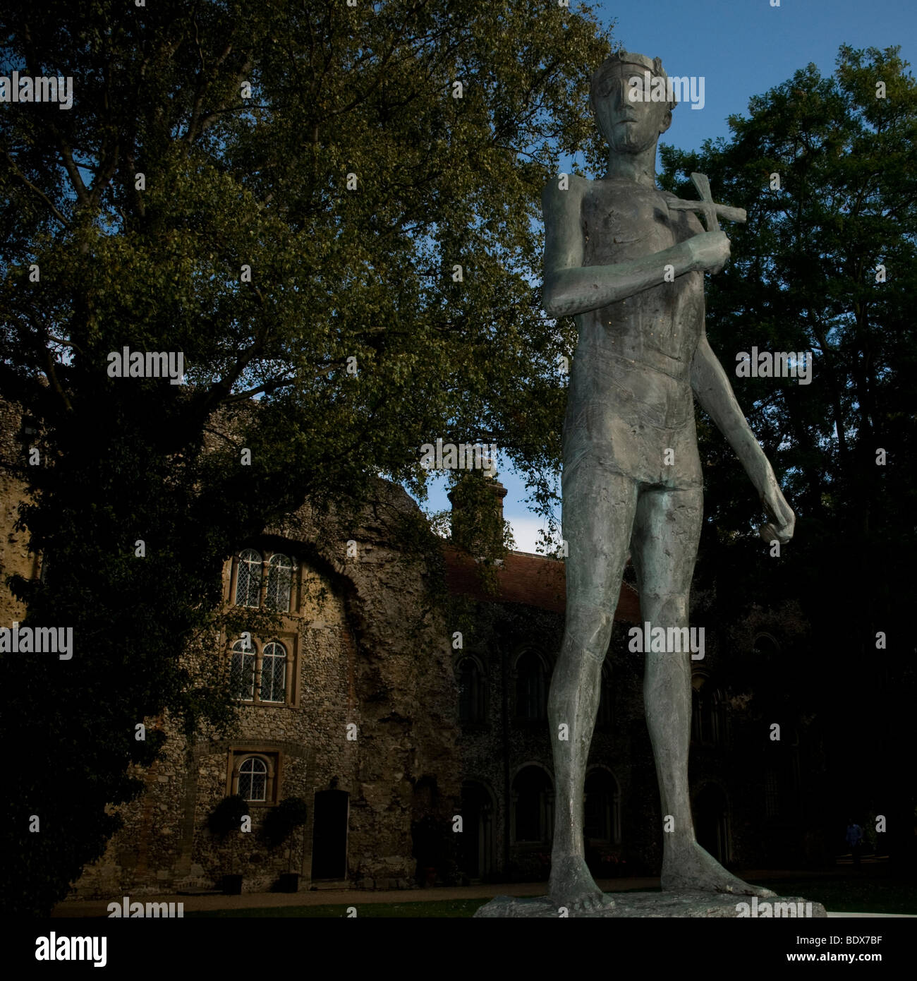 Une statue commémorative par Elisabeth Frink CBE, à Bury St Edmunds. Banque D'Images