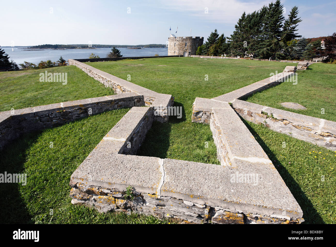 Ruines du mur d'un Fort, Fort William Henry, 1692 Pemaquid Point, Maine Banque D'Images