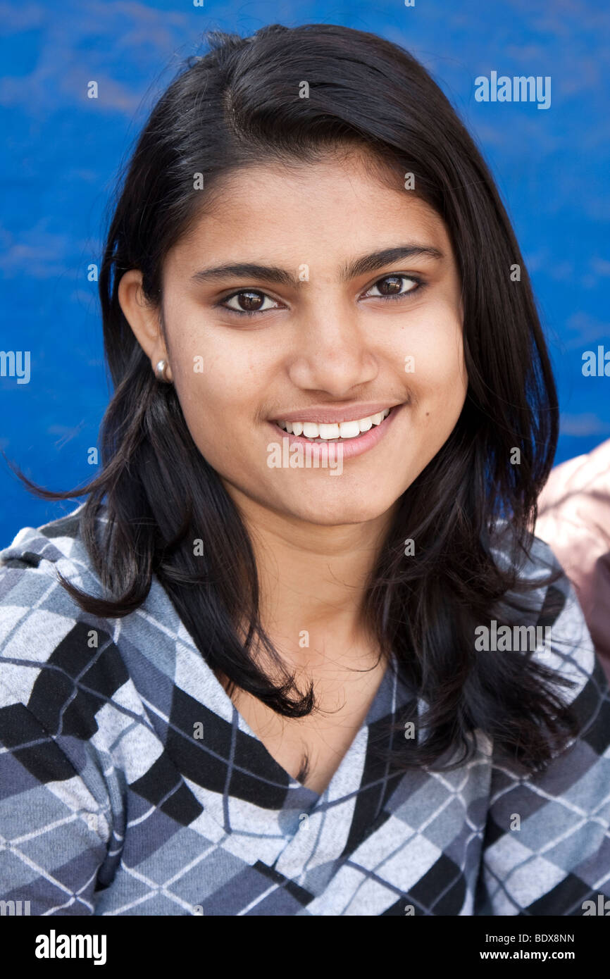 Katmandou, Népal. Jeune femme népalaise de l'Newari groupe ethnique. Banque D'Images